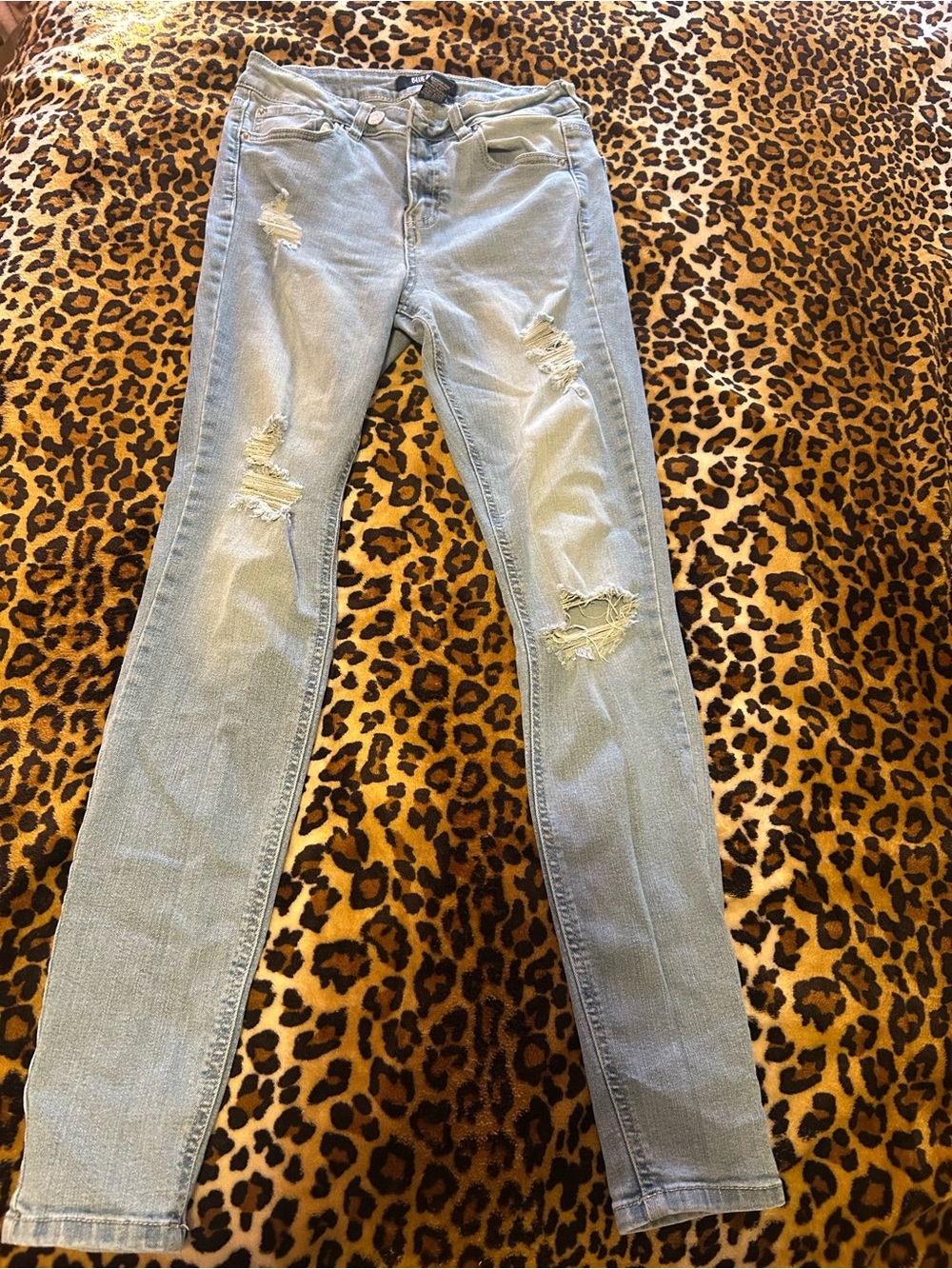 Light Wash Distressed Women's Skinny Jeans - Casual Stretch Fit